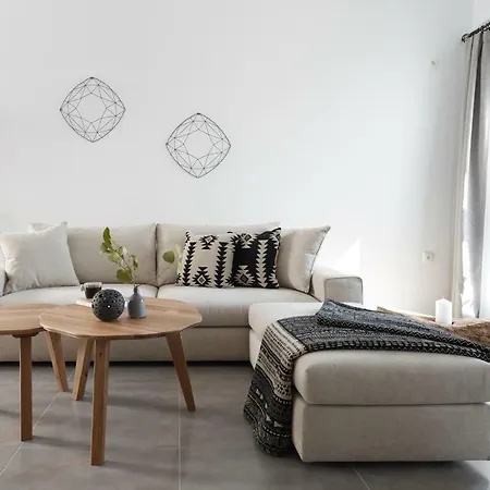 Pnoi Luxury Karterados (Santorini)